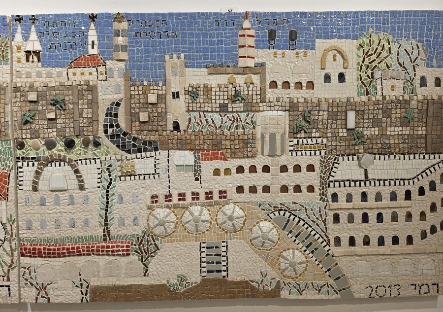 הלוח הראשון — מגדל דוד, החומה והחתימה «רמי 2013»