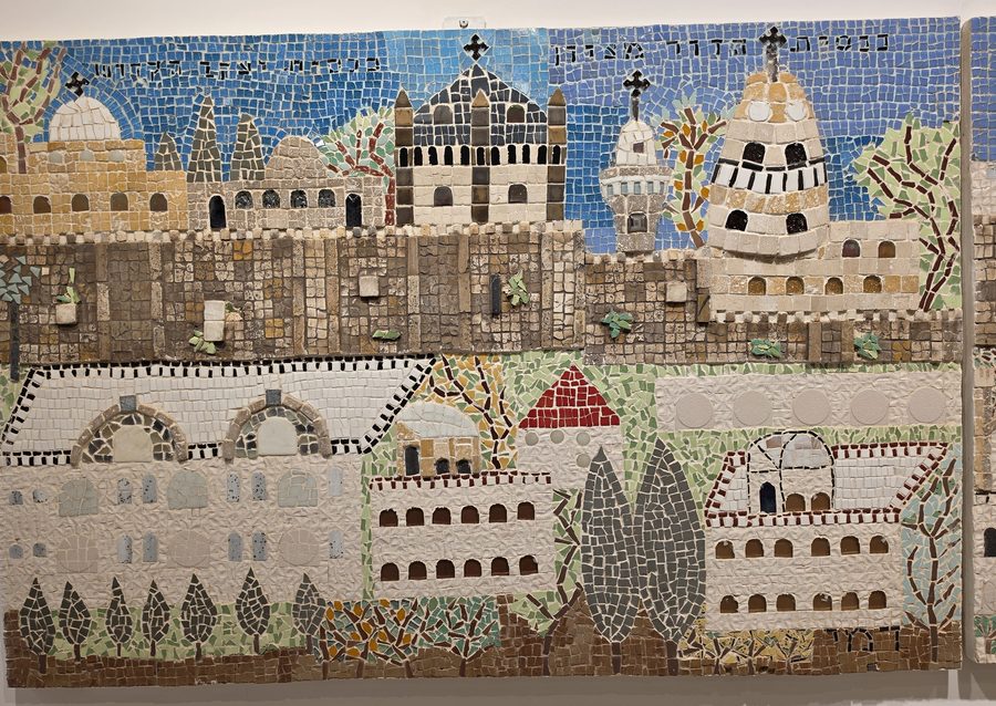 הלוח השלישי — חומת העיר העתיקה והכנסייה הרוסית
